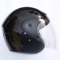 KASK CZARNY Z SZYBĄ