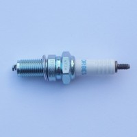 ŚWIECA NGK DR8ES